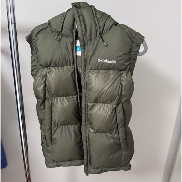 COLUMBIA Women’s Pike Lake Insulated Vest with Hoodie in Green - Picture 1 of 12